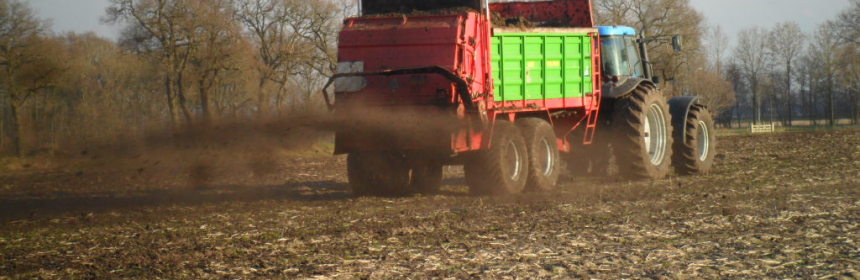 klei met compost strooien